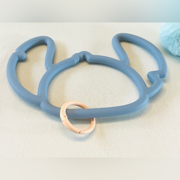 Disney Stitch Wristlet Wallet – Fun, Functional & Totally Adorable! 🌺💙 - Picture 4 of 5